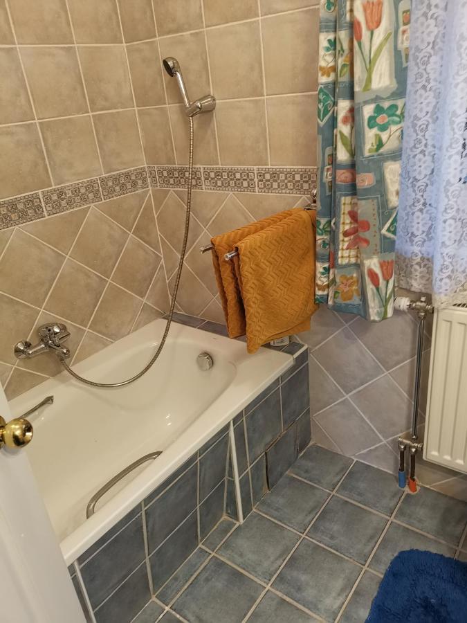 Bellevue Apartment With Ac & Heating & Terrace Budapest Bagian luar foto